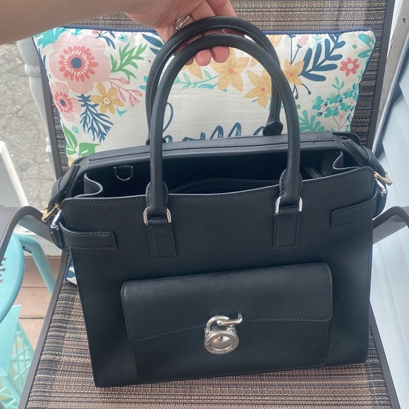 Brand new MK Travel shoulder Bag - Picture 4 of 6